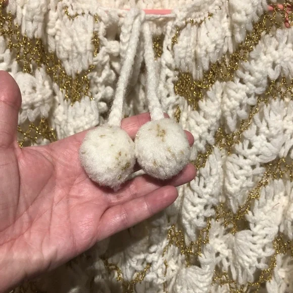 Vintage White & Gold Lurex cottagecore shawl - Picture 2 of 9